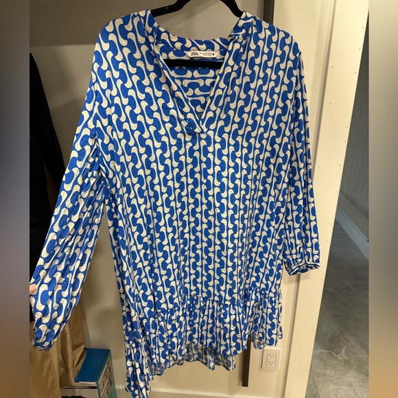 Zara Tops - Zara Blue and White Geometric Tunic